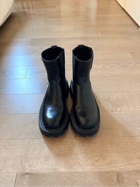 Zara Black Chunky Chelsea Ankle Boots